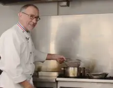 Descubre la influencia francesa en el turismo gastronómico: Beef Bourguignon, un viaje culinario imperdible