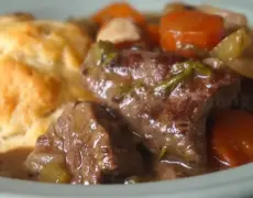 Descubre el auténtico sabor de la gastronomía turística con nuestra receta de Beef Stew and Dumplings