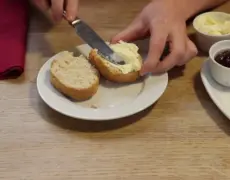 Descubre el auténtico sabor de Devonshire Cream Tea en tu próximo viaje de turismo