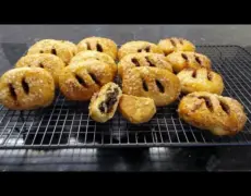 Descubre el delicioso sabor de los Eccles Cakes en tu próximo viaje de turismo gastronómico