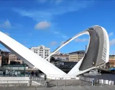 Descubre el encanto turístico del Puente del Milenio en Newcastle
