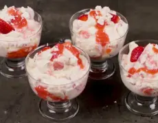 Descubre el delicioso Eton Mess en un viaje gastronómico por Inglaterra