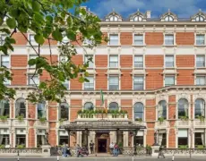 Descubre el encanto del Hotel The Shelbourne en Dublín: Una joya turística cerca de Inglaterra