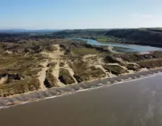 Descubre las impresionantes Dunas de Merthyr Mawr en tu próximo viaje a Gales