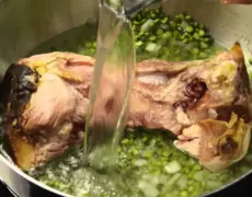 Descubre la deliciosa Pea and Ham Soup en tu próximo viaje gastronómico