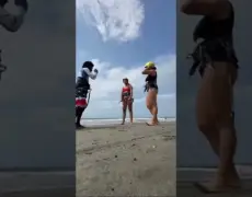 Descubre la emoción del kitesurfing en la costa de Poole: el destino perfecto para tu próximo viaje de turismo acuático