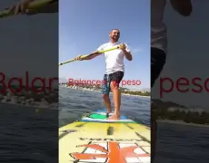 Descubre el turismo de aventura en Cornwall: Realiza surf de remo en sus impresionantes costas
