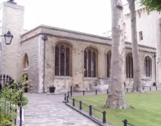 Descubre la majestuosa Capilla Real de San Pedro ad Vincula en tu viaje de turismo a Londres