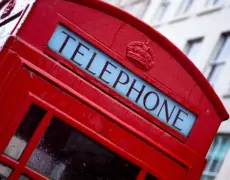 Descubre el turismo sostenible en Inglaterra: Viaja en transporte público como un local