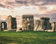 Descubre el misterio de Stonehenge: un viaje imperdible para los amantes del turismo